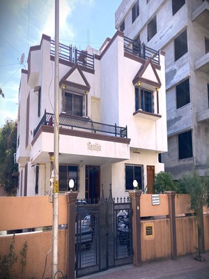 Front elevation of Jyoti Girls PG building during the day